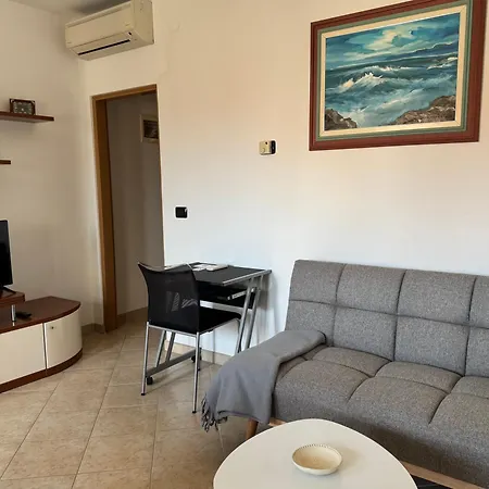 Apartment N&g *